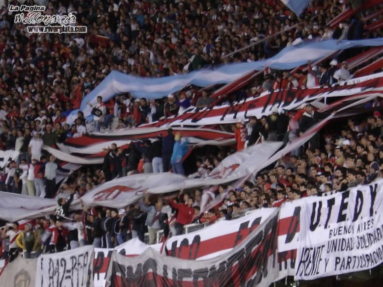 River Plate vs Junior (LIB 2005) 8